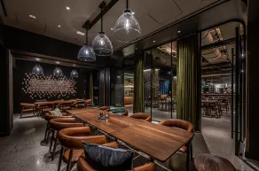 MEETING ROOMS